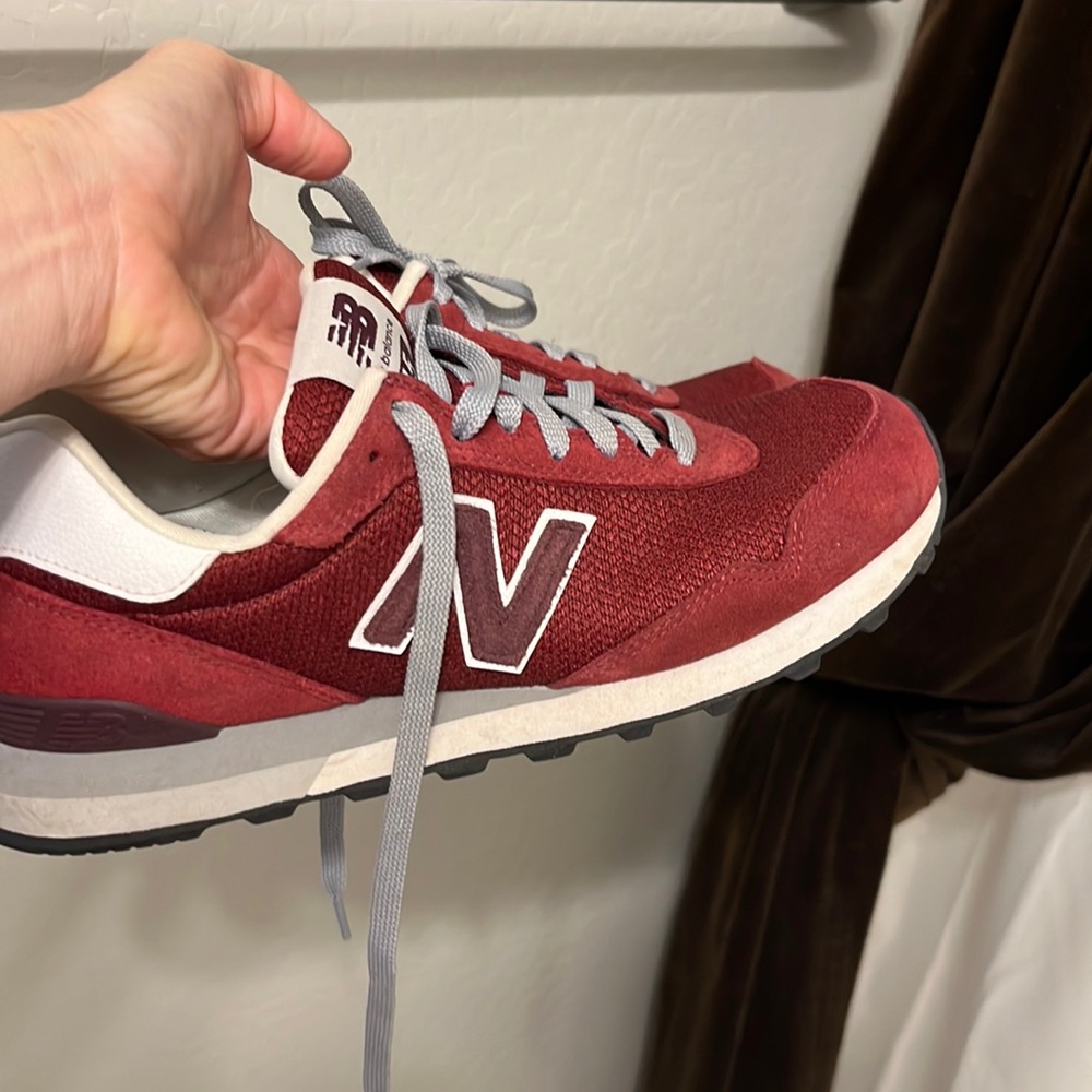 New balance shoes 8.5 mens. 10 women